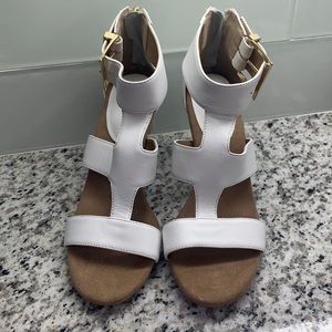 Adrienne Vittadini Open toe heeled shoes